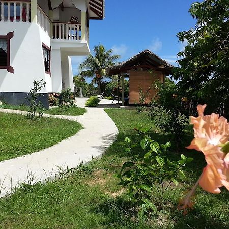 Zanboza Guesthouse ลาดิก ภายนอก รูปภาพ