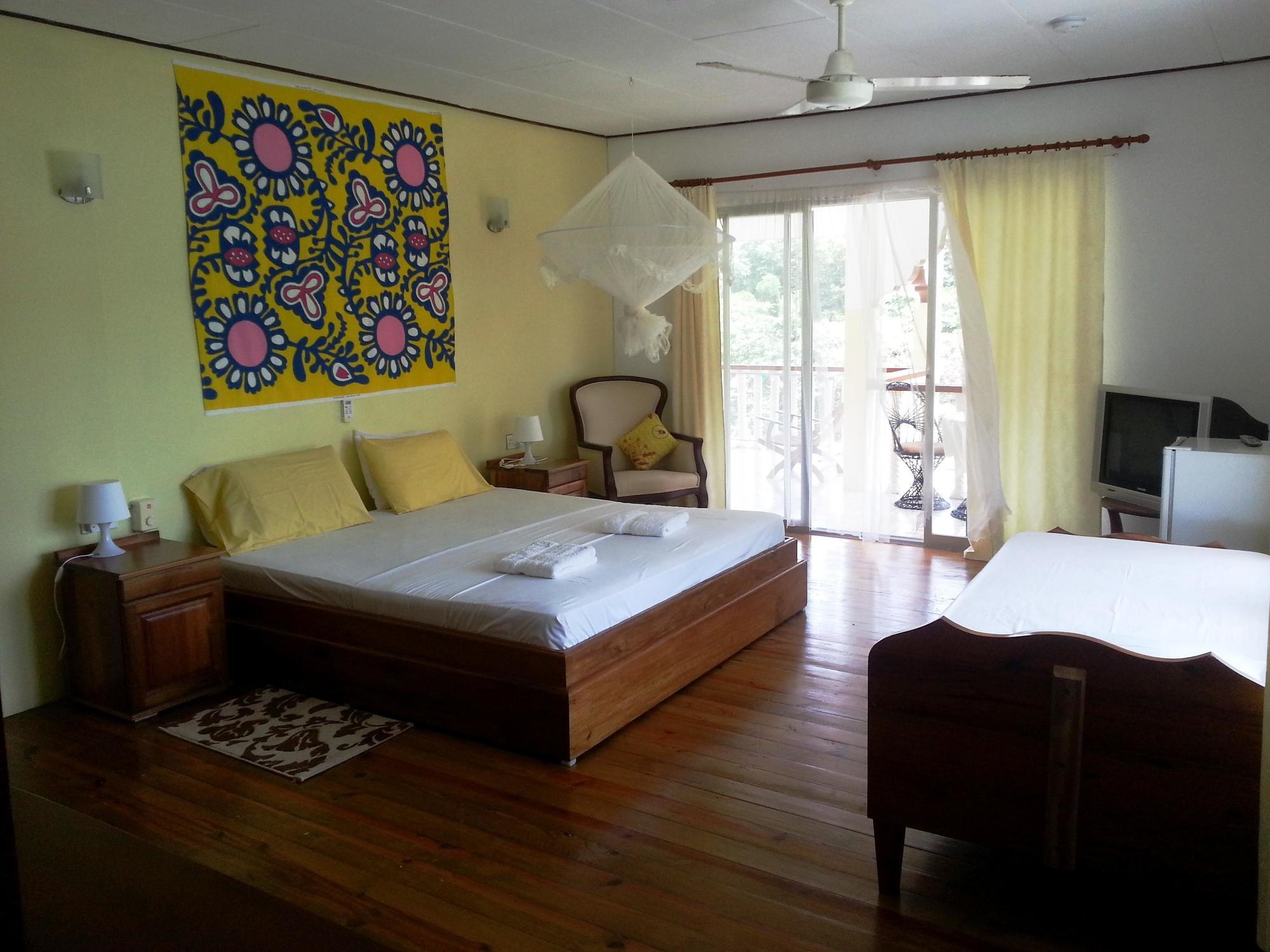 Zanboza Guesthouse ลาดิก ภายนอก รูปภาพ